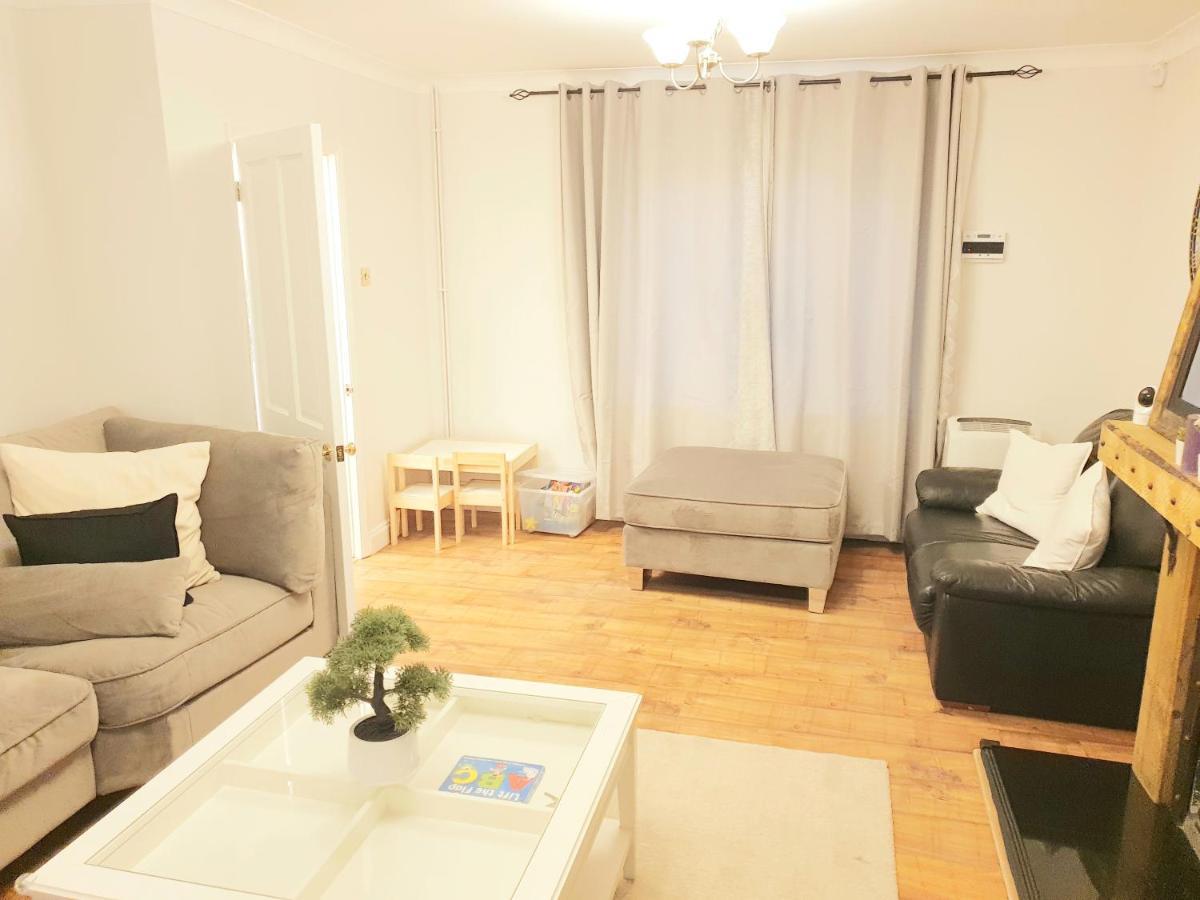Specious 3Bed Property With Parking & Large Garden Aveley Extérieur photo
